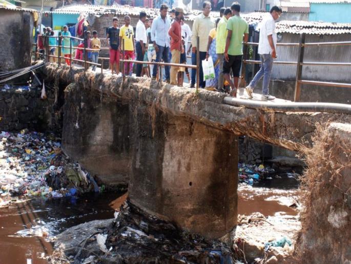 Ambernath: Death of Chimukale falls into Nalla, deputy chief's charge: accidents due to failure of bridge work | अंबरनाथ : नाल्यात पडून चिमुकल्याचा मृत्यू,उपनगराध्यक्षांचा आरोप : पुलाचे काम न केल्याने अपघात Ambernath: Death of Chimukale falls into Nalla, deputy chief's charge: accidents due to failure of bridge work | अंबरनाथ : नाल्यात पडून चिमुकल्याचा मृत्यू,उपनगराध्यक्षांचा आरोप : पुलाचे काम न केल्याने अपघात