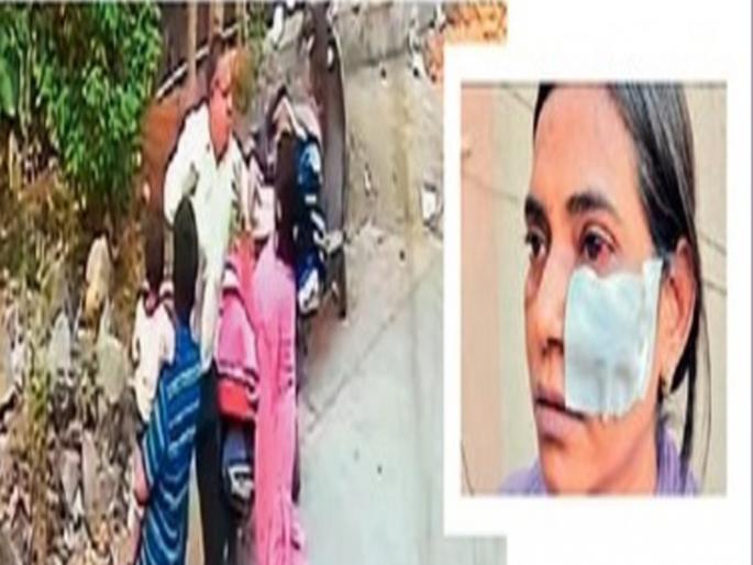 Teachers freestyle brawl outside school | शिक्षकांची शाळेबाहेर फ्री स्टाइल हाणामारी; शिक्षिका जखमी, घटना सीसीटीव्हीत कैद Teachers freestyle brawl outside school | शिक्षकांची शाळेबाहेर फ्री स्टाइल हाणामारी; शिक्षिका जखमी, घटना सीसीटीव्हीत कैद