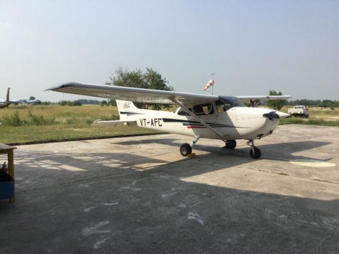 The engine of the aircraft reached Nagpur Flying Club from USA | अमेरिकेतून नागपूर फ्लाईंग क्लबमध्ये पोहोचले विमानाचे इंजिन The engine of the aircraft reached Nagpur Flying Club from USA | अमेरिकेतून नागपूर फ्लाईंग क्लबमध्ये पोहोचले विमानाचे इंजिन