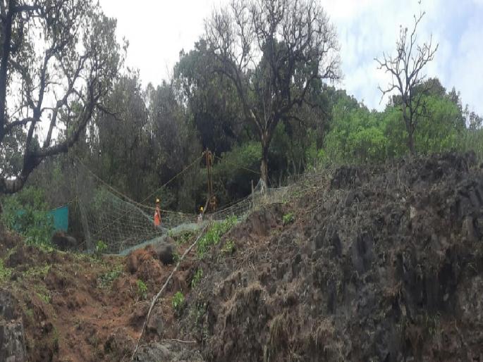 drill in Amboli ghat just before the onset of rains | Amboli Ghat: पावसाच्या तोंडावरच आंबोली घाटात दरडींना ड्रिल, धोक्याची शक्यता drill in Amboli ghat just before the onset of rains | Amboli Ghat: पावसाच्या तोंडावरच आंबोली घाटात दरडींना ड्रिल, धोक्याची शक्यता