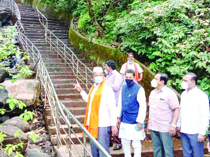 Minister of State for Revenue was overwhelmed by the natural beauty of Amboli | आंबोलीचे निसर्गसौंदर्य पाहून महसूल राज्यमंत्री भारावले Minister of State for Revenue was overwhelmed by the natural beauty of Amboli | आंबोलीचे निसर्गसौंदर्य पाहून महसूल राज्यमंत्री भारावले