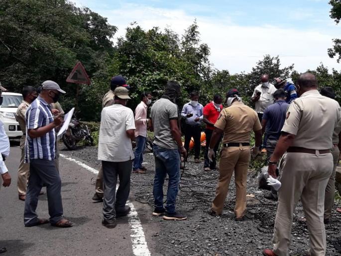 Woman's body found in valley at Amboli | आंबोली येथे दरीत आढळला महिलेचा मृतदेह Woman's body found in valley at Amboli | आंबोली येथे दरीत आढळला महिलेचा मृतदेह