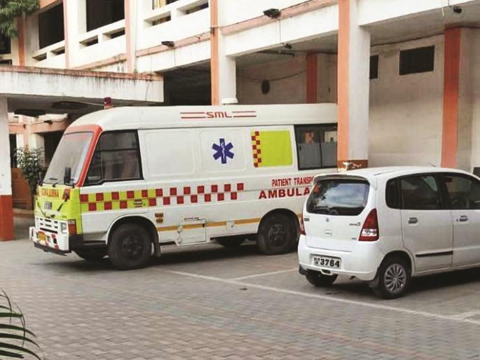2 Crore Cardiac Ambulance in municipality for decoration? Critical staff to hospital by private vehicle | मनपात २ कोटींच्या कार्डियाक रुग्णवाहिका शोभेसाठी? गंभीर कर्मचारी खाजगी वाहनाद्वारे रुग्णालयात 2 Crore Cardiac Ambulance in municipality for decoration? Critical staff to hospital by private vehicle | मनपात २ कोटींच्या कार्डियाक रुग्णवाहिका शोभेसाठी? गंभीर कर्मचारी खाजगी वाहनाद्वारे रुग्णालयात