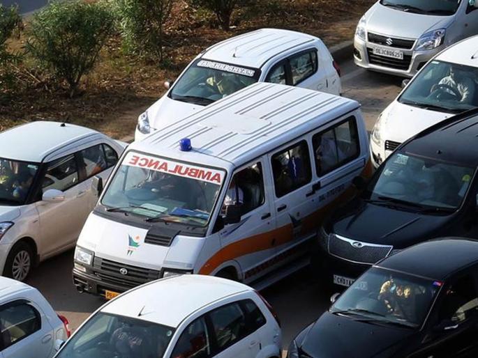 car owner stop ambulance fined rs 10 thousand in bilaspur himachal pradesh know what is rule | कार चालकाने रुग्णवाहिकेला रस्ता दिला नाही, पोलिसांनी ठोठावला 10 हजारांचा दंड! car owner stop ambulance fined rs 10 thousand in bilaspur himachal pradesh know what is rule | कार चालकाने रुग्णवाहिकेला रस्ता दिला नाही, पोलिसांनी ठोठावला 10 हजारांचा दंड!