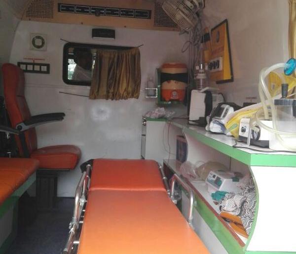 Ratnagiri: Now a free vehicle for donor transport, Bombay Blood Group's initiative | रत्नागिरी : आता रक्तदात्यांच्या वाहतुकीसाठी मोफत वाहन,  बॉम्बे ब्लड ग्रुपचा उपक्रम Ratnagiri: Now a free vehicle for donor transport, Bombay Blood Group's initiative | रत्नागिरी : आता रक्तदात्यांच्या वाहतुकीसाठी मोफत वाहन,  बॉम्बे ब्लड ग्रुपचा उपक्रम