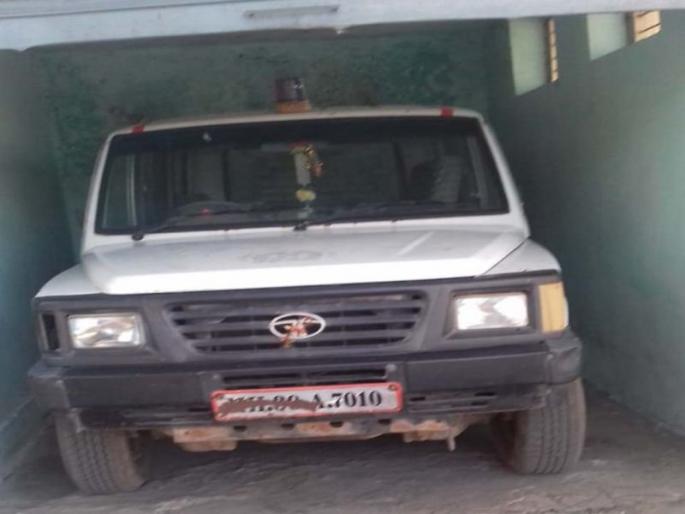 Expatriate vehicles are used by the Health Department's ambulance | आरोग्य विभागाच्या अॅम्ब्युलन्स झाल्या प्रवासी वाहने Expatriate vehicles are used by the Health Department's ambulance | आरोग्य विभागाच्या अॅम्ब्युलन्स झाल्या प्रवासी वाहने