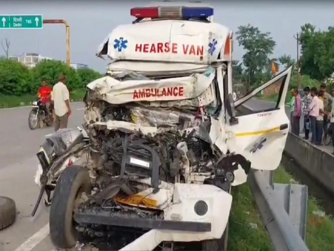 Horrific ambulance accident; Wife carrying husband's body dies tragically | रुग्णवाहिकेचा भीषण अपघात; पतीचा मृतदेह घेऊन जाणाऱ्या पत्नीचा दुर्दैवी अंत Horrific ambulance accident; Wife carrying husband's body dies tragically | रुग्णवाहिकेचा भीषण अपघात; पतीचा मृतदेह घेऊन जाणाऱ्या पत्नीचा दुर्दैवी अंत