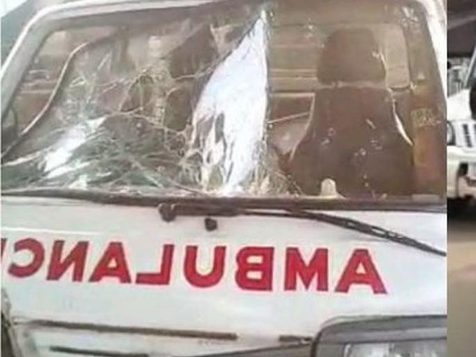 Two ambulances vandalized by man | माथेफिरूकडून दोन रुग्णवाहिकांची तोडफोड Two ambulances vandalized by man | माथेफिरूकडून दोन रुग्णवाहिकांची तोडफोड