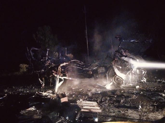Ambulance explodes on Ausa-Lamjana highway, damage worth Rs 22 lakh, ambulance remains in ruins | औसा-लामजना महामार्गावर रुग्णवाहिकेचा स्फोट, २२ लाखाचे नुकसान, रुग्णवाहिकेचा राहिला सांगाडा Ambulance explodes on Ausa-Lamjana highway, damage worth Rs 22 lakh, ambulance remains in ruins | औसा-लामजना महामार्गावर रुग्णवाहिकेचा स्फोट, २२ लाखाचे नुकसान, रुग्णवाहिकेचा राहिला सांगाडा