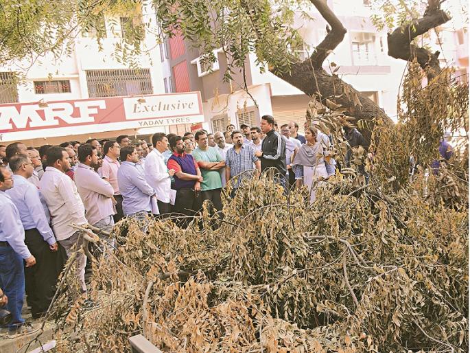 Will you know only after suspension ?; Inspection of Municipal Commissioner of Aurangabad | निलंबन केल्यानंतरच कळणार का?; मनपा आयुक्तांची अधिकाऱ्यांना तंबी Will you know only after suspension ?; Inspection of Municipal Commissioner of Aurangabad | निलंबन केल्यानंतरच कळणार का?; मनपा आयुक्तांची अधिकाऱ्यांना तंबी