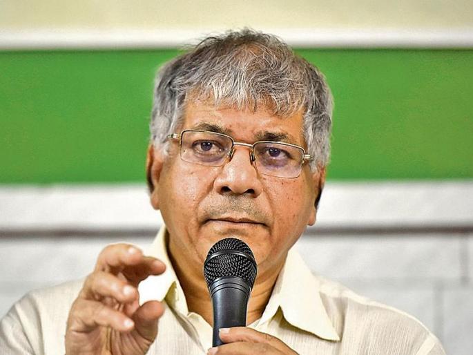 Government's quest to cover religious strife to cover financial failure; Prakash Ambedkar | आर्थिक अपयश झाकण्यासाठी धार्मिक झगडे लावण्याचा सरकारचा डाव: प्रकाश आंबेडकर Government's quest to cover religious strife to cover financial failure; Prakash Ambedkar | आर्थिक अपयश झाकण्यासाठी धार्मिक झगडे लावण्याचा सरकारचा डाव: प्रकाश आंबेडकर