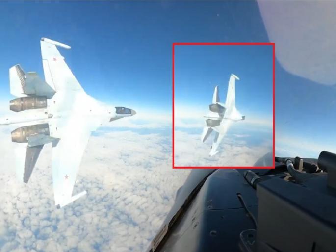 Russia-America : Russian warplanes entered America; In short, a major disaster was averted, see the shocking video | रशियाचे लढाऊ विमान अमेरिकेत घुसले; थोडक्यात मोठा अनर्थ टळला, पाहा धक्कादायक व्हिडिओ Russia-America : Russian warplanes entered America; In short, a major disaster was averted, see the shocking video | रशियाचे लढाऊ विमान अमेरिकेत घुसले; थोडक्यात मोठा अनर्थ टळला, पाहा धक्कादायक व्हिडिओ