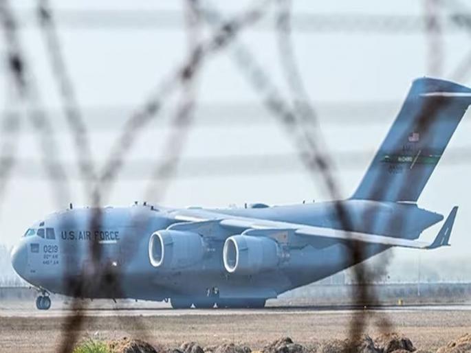 America again sent 116 illegal Indian immigrants in handcuffs, removed the turbans of Sikhs; military plane landed with 116 people in Amritsar saturday night, Maharashtra 2 people | अमेरिकेने पुन्हा हाता-पायात बेड्या घालून पाठविले, शिखांच्या पगड्या उतरविल्या; ११६ जणांना घेऊन लष्करी विमान उतरले America again sent 116 illegal Indian immigrants in handcuffs, removed the turbans of Sikhs; military plane landed with 116 people in Amritsar saturday night, Maharashtra 2 people | अमेरिकेने पुन्हा हाता-पायात बेड्या घालून पाठविले, शिखांच्या पगड्या उतरविल्या; ११६ जणांना घेऊन लष्करी विमान उतरले