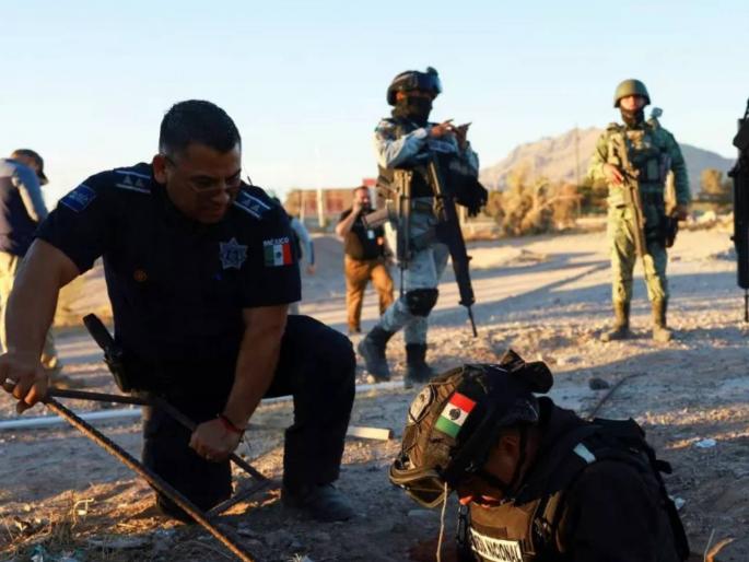 Mexico in action mode after Donald Trump's threat; 10,000 troops deployed on border Will keep an eye on intruders | डोनाल्ड ट्रम्प यांच्या धमकीनंतर मेक्सिको अॅक्शन मोडमध्ये; सीमेवर १० हजार जवान तैनात; घुसखोरांवर लक्ष ठेवणार Mexico in action mode after Donald Trump's threat; 10,000 troops deployed on border Will keep an eye on intruders | डोनाल्ड ट्रम्प यांच्या धमकीनंतर मेक्सिको अॅक्शन मोडमध्ये; सीमेवर १० हजार जवान तैनात; घुसखोरांवर लक्ष ठेवणार