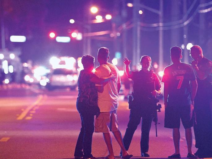 Third consecutive attack in America...! After two trucks were driven into crowd, trump hotel, now shooting in nightclub; 11 people were shot | अमेरिकेत सलग तिसरा हल्ला...! दोन ट्रक घुसविल्यानंतर आता नाईट क्लबवर गोळीबार; ११ जणांना गोळ्या लागल्या Third consecutive attack in America...! After two trucks were driven into crowd, trump hotel, now shooting in nightclub; 11 people were shot | अमेरिकेत सलग तिसरा हल्ला...! दोन ट्रक घुसविल्यानंतर आता नाईट क्लबवर गोळीबार; ११ जणांना गोळ्या लागल्या