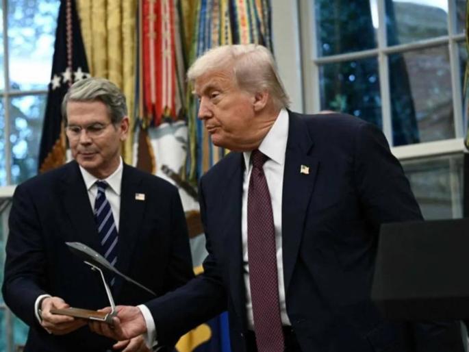 Donald Trump is deceiving the American people earning money making rules investing Rs 860 crore in 6 months | अमेरिकन लोकांनाच फसवताहेत ट्रम्प! नियम बनवून आपलाच खजिना भरताहेत, ६ महिन्यांत केली ८६० कोटींची गुंतवणूक