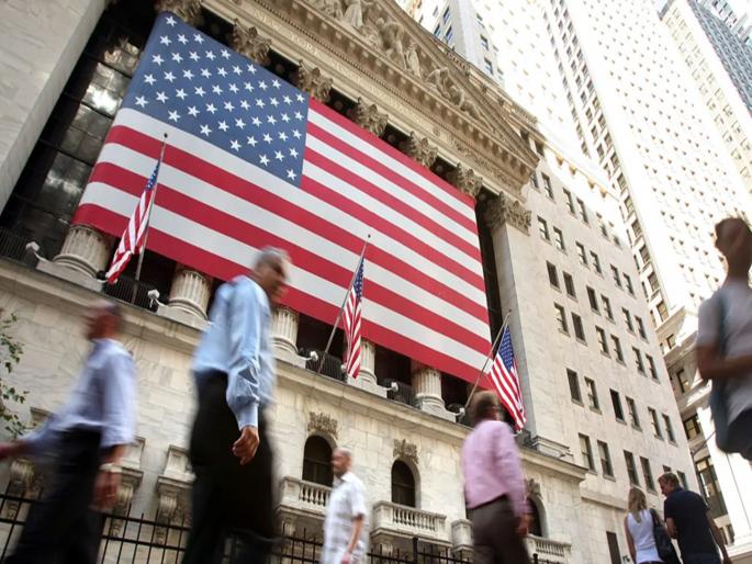 America on the brink of recession trump tariff situation worse than Corona moodys economist warns about recession job cut | मंदीच्या उबरठ्यावर अमेरिका! कोरोनापेक्षाही भीषण स्थिती;२००८ मध्ये भविष्यवाणी करणाऱ्यानं पुन्हा दिला इशारा