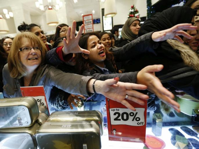 Queues in front of stores in America, from shoes-slippers-diapers to cars...; Why are people so crazy... before trump terrif 9 April apply | अमेरिकेत दुकानांसमोर रांगा, बुट-चप्पल-डायपर ते कारपर्यंत...; लोक का एवढे वेडे झालेत... Queues in front of stores in America, from shoes-slippers-diapers to cars...; Why are people so crazy... before trump terrif 9 April apply | अमेरिकेत दुकानांसमोर रांगा, बुट-चप्पल-डायपर ते कारपर्यंत...; लोक का एवढे वेडे झालेत...