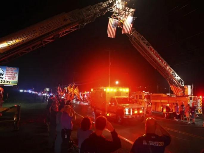 America Crime Policemen who went to resolve a domestic dispute were shot; three killed, two seriously injured | घरगुती वाद सोडवण्यासाठी गेलेल्या पोलिसांवर गोळीबार; तिघांचा मृत्यू, दोघे गंभीर जखमी America Crime Policemen who went to resolve a domestic dispute were shot; three killed, two seriously injured | घरगुती वाद सोडवण्यासाठी गेलेल्या पोलिसांवर गोळीबार; तिघांचा मृत्यू, दोघे गंभीर जखमी