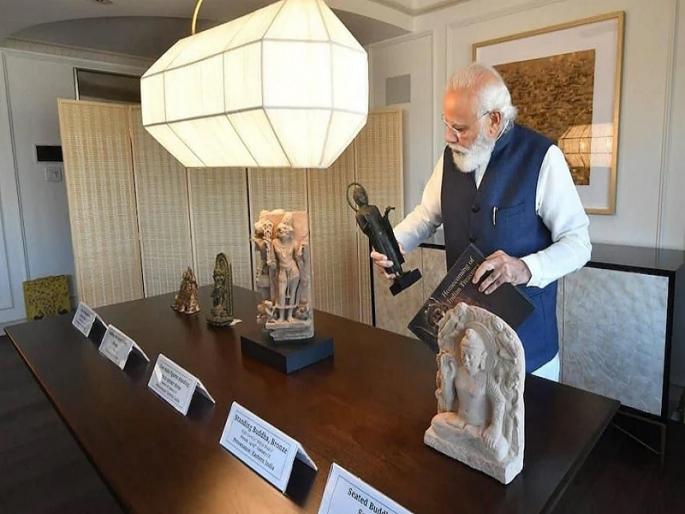 American Authorities Return 248 Looted Antiquities to India | अमेरिकेनं भारताला परत केल्या २४८ प्राचीन वस्तू; १२ व्या शतकातील नटराजाच्या मूर्तीचाही समावेश American Authorities Return 248 Looted Antiquities to India | अमेरिकेनं भारताला परत केल्या २४८ प्राचीन वस्तू; १२ व्या शतकातील नटराजाच्या मूर्तीचाही समावेश