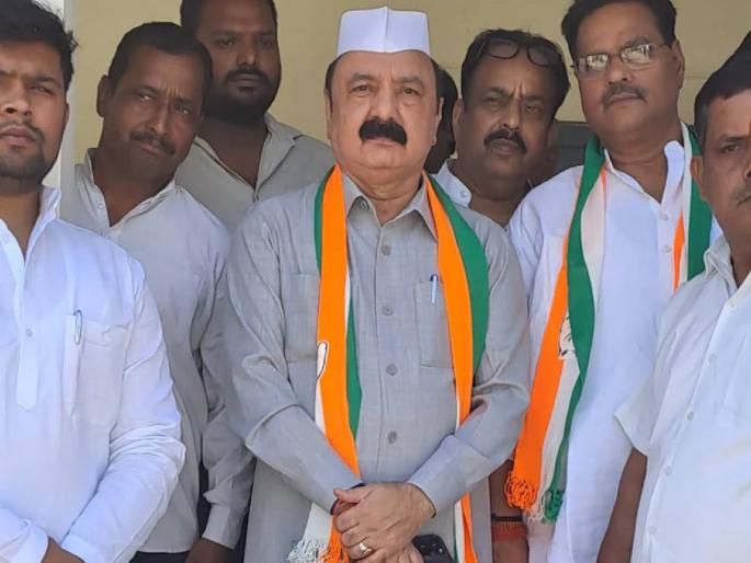 lok sabha election For the first time in 25 years, the Gandhi family will not be in the field in Amethi; Congress changed its candidate from the stronghold | अमेठीत २५ वर्षांत प्रथमच मैदानात नसेल गांधी घराणे; बालेकिल्ल्यातून काॅंग्रेसने उमेदवार बदलला, भाजप नेत्यांचे टीकास्त्र lok sabha election For the first time in 25 years, the Gandhi family will not be in the field in Amethi; Congress changed its candidate from the stronghold | अमेठीत २५ वर्षांत प्रथमच मैदानात नसेल गांधी घराणे; बालेकिल्ल्यातून काॅंग्रेसने उमेदवार बदलला, भाजप नेत्यांचे टीकास्त्र