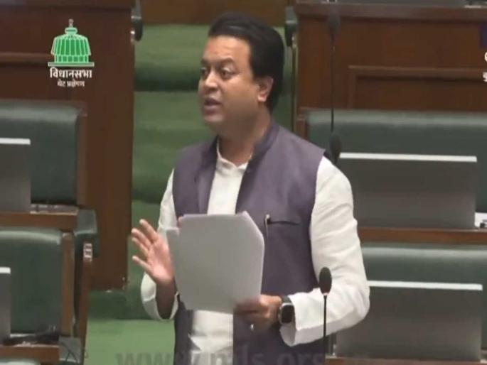 How many industries were started during the Mahayuti period Government should bring out a white paper says Amit Deshmukh | महायुतीच्या काळात किती उद्योग सुरू झाले? सरकारने श्वेतपत्रिका काढावी - अमित देशमुख How many industries were started during the Mahayuti period Government should bring out a white paper says Amit Deshmukh | महायुतीच्या काळात किती उद्योग सुरू झाले? सरकारने श्वेतपत्रिका काढावी - अमित देशमुख