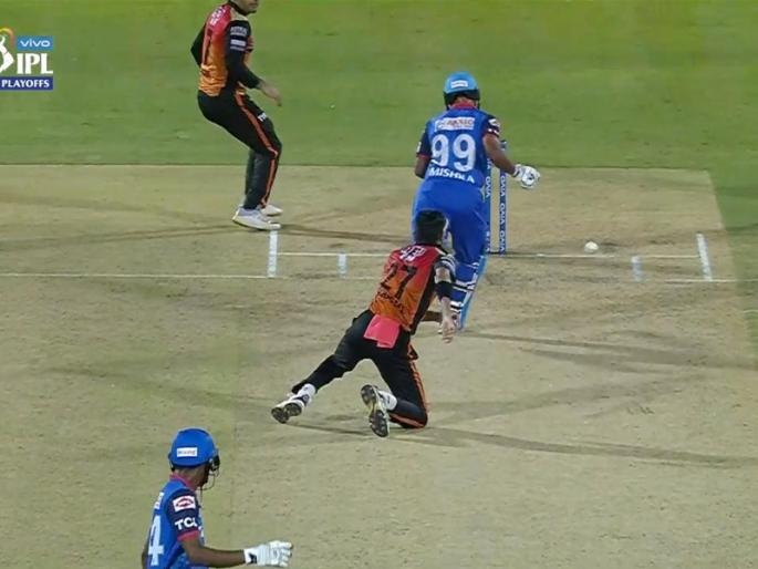 IPL 2019: Amit Mishra second player dismissed for obstructing the field in IPL | IPL 2019: चेंडू स्टम्पला लागलाच नाही, तरीही आउट झाला अमित मिश्रा!