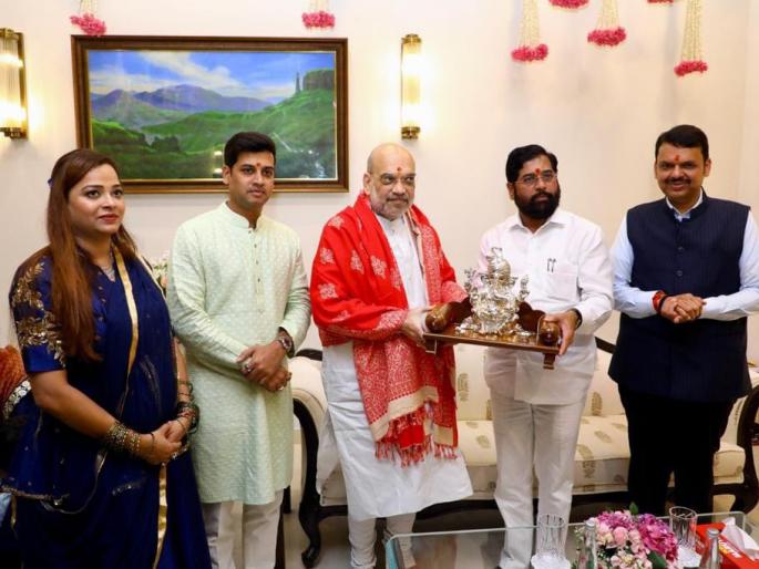 amit shah visit mumbai and took darshan of ganpati at cm eknath shinde and dcm devendra fadnavis home | अमित शाह मुंबईत; एकनाथ शिंदे-देवेंद्र फडणवीसांशी बंद दाराआड चर्चा, तर्क-वितर्कांना उधाण amit shah visit mumbai and took darshan of ganpati at cm eknath shinde and dcm devendra fadnavis home | अमित शाह मुंबईत; एकनाथ शिंदे-देवेंद्र फडणवीसांशी बंद दाराआड चर्चा, तर्क-वितर्कांना उधाण