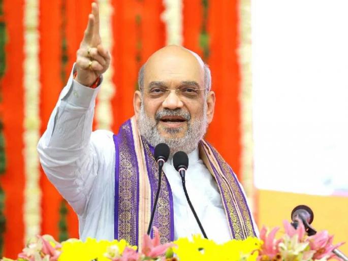 in jalgaon amit shah was welcomed by presenting the images of chhatrapati shivaji maharaj and veer eklavya | छत्रपती शिवाजी महाराज व वीर एकलव्य यांची प्रतिमा भेट देऊन अमित शाह यांचे स्वागत in jalgaon amit shah was welcomed by presenting the images of chhatrapati shivaji maharaj and veer eklavya | छत्रपती शिवाजी महाराज व वीर एकलव्य यांची प्रतिमा भेट देऊन अमित शाह यांचे स्वागत