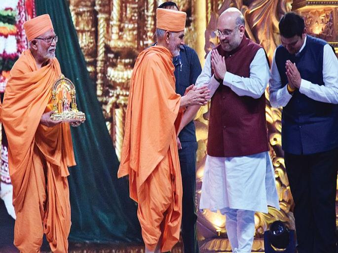 The alarm of spirituality roaming in Nerul; Presence of sixty thousand devotees; An army of ten thousand volunteers | नेरुळमध्ये घुमला अध्यात्माचा गजर; साठ हजार भाविकांची उपस्थिती; दहा हजार स्वयंसेवकांची फौज The alarm of spirituality roaming in Nerul; Presence of sixty thousand devotees; An army of ten thousand volunteers | नेरुळमध्ये घुमला अध्यात्माचा गजर; साठ हजार भाविकांची उपस्थिती; दहा हजार स्वयंसेवकांची फौज