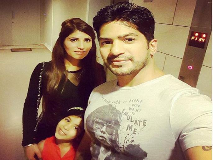 Amit Tandon's wife back from Dubai jail | दुबईच्या जेलमधून झाली या अभिनेत्याच्या पत्नीची सुटका, या कारणामुळे पोहोचली होती जेलमध्ये Amit Tandon's wife back from Dubai jail | दुबईच्या जेलमधून झाली या अभिनेत्याच्या पत्नीची सुटका, या कारणामुळे पोहोचली होती जेलमध्ये