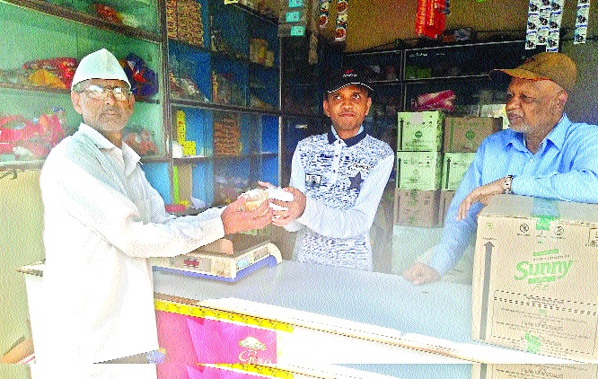 Umbra _ Blind youth is amatizing the identity of the object with the help of touch and oral calculation! | उंब्रज _ अंध युवक अमित करतोय स्पर्शाच्या साह्याने वस्तूची ओळख अन् तोंडी हिशोब! Umbra _ Blind youth is amatizing the identity of the object with the help of touch and oral calculation! | उंब्रज _ अंध युवक अमित करतोय स्पर्शाच्या साह्याने वस्तूची ओळख अन् तोंडी हिशोब!