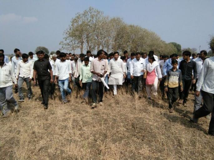 Washim: MLA of Jharkat of Garpit-affected area inspected the case | वाशिम : गारपिटग्रस्त भागाची आमदार झनक यांनी केली पाहणी Washim: MLA of Jharkat of Garpit-affected area inspected the case | वाशिम : गारपिटग्रस्त भागाची आमदार झनक यांनी केली पाहणी