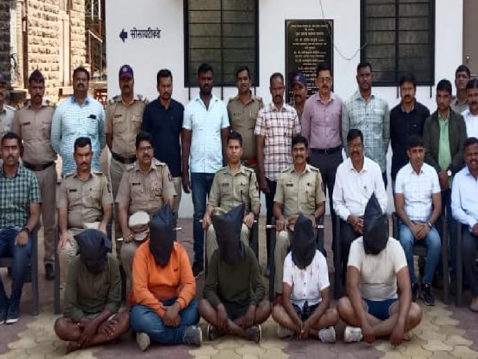 Satara Crime: The mystery of Amit Bhosle murder was solved by the police wife, Confession of accused | Satara Crime: अमित भोसलेच्या हत्येचे गूढ उलगडले, पोलिस पत्नीनेच दिली होती खूनाची सुपारी Satara Crime: The mystery of Amit Bhosle murder was solved by the police wife, Confession of accused | Satara Crime: अमित भोसलेच्या हत्येचे गूढ उलगडले, पोलिस पत्नीनेच दिली होती खूनाची सुपारी