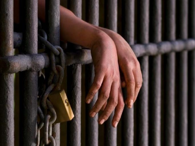 A father who sells his daughter in the prostitution market has been sentenced to life imprisonment | पोटच्या मुलीला देहविक्रयच्या बाजारात सौदा करणाऱ्या बापाला  सश्रम कारवास A father who sells his daughter in the prostitution market has been sentenced to life imprisonment | पोटच्या मुलीला देहविक्रयच्या बाजारात सौदा करणाऱ्या बापाला  सश्रम कारवास