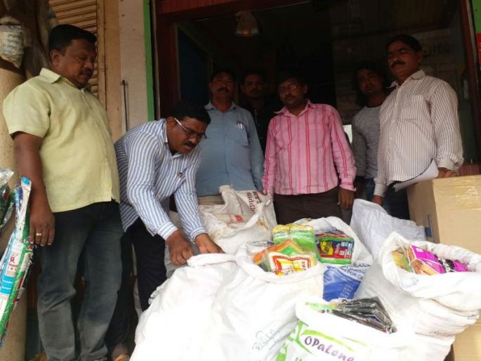 Two quintal plastic bags were seized from Amalner municipality | अमळनेर नगरपालिकेकडून दोन क्विंटल प्लॅस्टिक पिशव्या जप्त Two quintal plastic bags were seized from Amalner municipality | अमळनेर नगरपालिकेकडून दोन क्विंटल प्लॅस्टिक पिशव्या जप्त