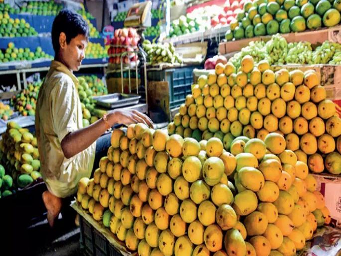 Double the price of mango in the market; 25 percent less income this year compared to last year | आंबा बाजारात पण दुप्पट भाव; गेल्यावर्षीच्या तुलनेत यंदा २५ टक्के कमी आवक