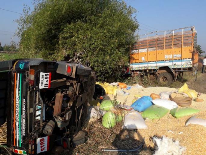 Cremation on four occasions at the same time: The wounds of the time at the distance of the village | एकाचवेळी चौघांवर अंत्यसंस्कार : गावाच्या हाकेच्या अंतरावरच काळाचा घाव Cremation on four occasions at the same time: The wounds of the time at the distance of the village | एकाचवेळी चौघांवर अंत्यसंस्कार : गावाच्या हाकेच्या अंतरावरच काळाचा घाव