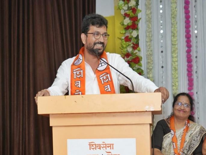 ed raids on thackeray group lok sabha 2024 candidate amol kirtikar officials entered the bungalow in dapoli | ठाकरे सेनेचे उमेदवार अमोल कीर्तीकर यांच्यावर ईडीची धाड; दापोलीतील बंगल्यावर अधिकारी दाखल ed raids on thackeray group lok sabha 2024 candidate amol kirtikar officials entered the bungalow in dapoli | ठाकरे सेनेचे उमेदवार अमोल कीर्तीकर यांच्यावर ईडीची धाड; दापोलीतील बंगल्यावर अधिकारी दाखल