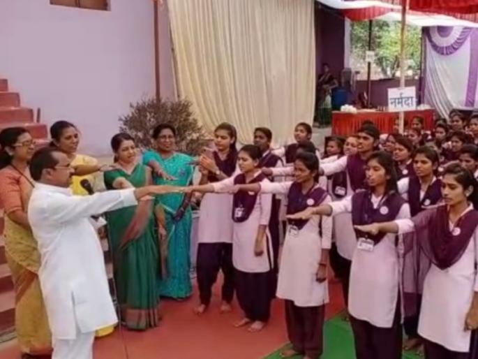 oath against love marriage three professors of college suspended in amravati SSS | प्रेमविवाह न करण्याची शपथ देणाऱ्या प्राचार्यासह तिघांचे निलंबन oath against love marriage three professors of college suspended in amravati SSS | प्रेमविवाह न करण्याची शपथ देणाऱ्या प्राचार्यासह तिघांचे निलंबन