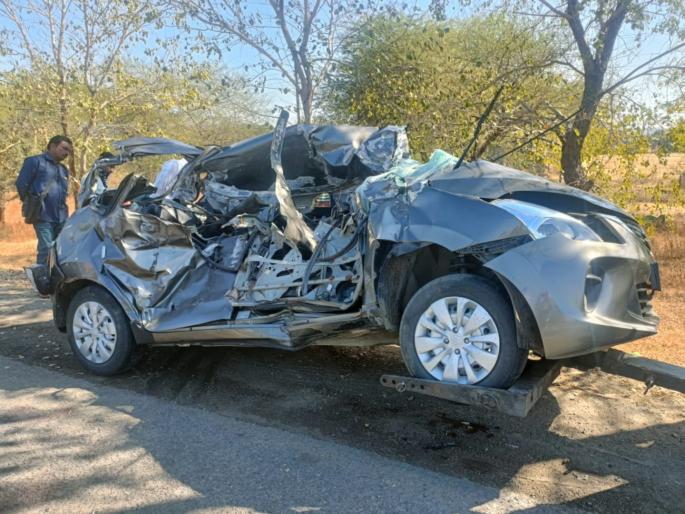 overspeed overtake took the victim of youth and car crashes in badnera amravati | ओव्हरस्पिड, ओव्हरटेकने घेतला युवक-युवतीचा बळी; कारचा चेंदामेंदा overspeed overtake took the victim of youth and car crashes in badnera amravati | ओव्हरस्पिड, ओव्हरटेकने घेतला युवक-युवतीचा बळी; कारचा चेंदामेंदा