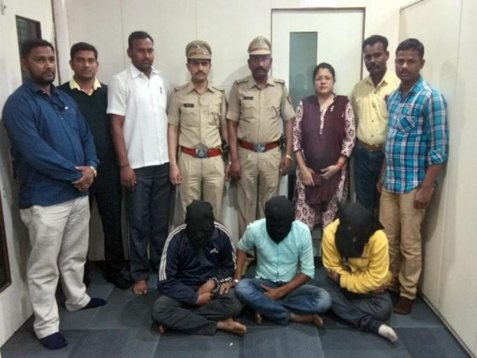 Fake ATM card created by using YouTube, accused Biswas confession; Bank accounts of bank account holders across the state | यूट्यूबच्या सहाय्याने बनविले बनावट एटीएम कार्ड, आरोपी बिस्वासची कबुली; राज्यभरातील बँक खातेदारांची फसवणूक Fake ATM card created by using YouTube, accused Biswas confession; Bank accounts of bank account holders across the state | यूट्यूबच्या सहाय्याने बनविले बनावट एटीएम कार्ड, आरोपी बिस्वासची कबुली; राज्यभरातील बँक खातेदारांची फसवणूक