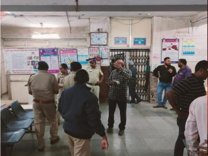 assault on father and son in transport nagar amravati | ट्रान्सपोर्ट नगरमध्ये बापलेकावर प्राणघातक हल्ला assault on father and son in transport nagar amravati | ट्रान्सपोर्ट नगरमध्ये बापलेकावर प्राणघातक हल्ला