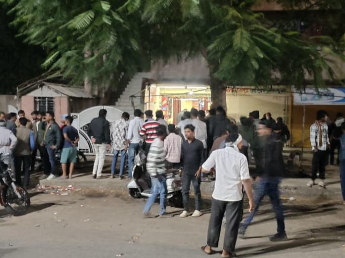 young man was stabbed to death near the prabhadevi mangal office in amravati | प्रभादेवी मंगल कार्यालयाजवळ तरुणाचा भोसकून खून, दिवसभरातील दुसऱ्या खुनाने शहरात खळबळ young man was stabbed to death near the prabhadevi mangal office in amravati | प्रभादेवी मंगल कार्यालयाजवळ तरुणाचा भोसकून खून, दिवसभरातील दुसऱ्या खुनाने शहरात खळबळ