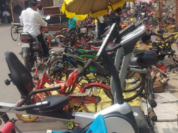 what do you want Let's go to Etwara market | काय हवं? चला ईतवारा बाजारात; वीज मीटर, भांडी-कुंडी, फर्निचर, दरवाजे, ईलेक्ट्रॉनिक्स वस्तू what do you want Let's go to Etwara market | काय हवं? चला ईतवारा बाजारात; वीज मीटर, भांडी-कुंडी, फर्निचर, दरवाजे, ईलेक्ट्रॉनिक्स वस्तू