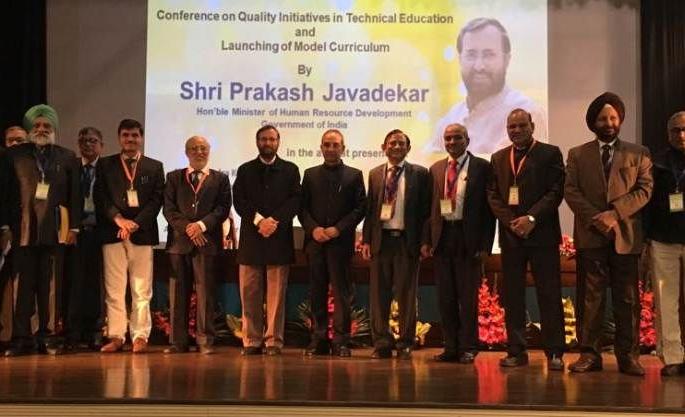 Ideal ​​course offered by Amravati for postgraduate engineering | पदव्युत्तर अभियांत्रिकीकरिता अमरावतीने दिला  आदर्श अभ्यासक्रम