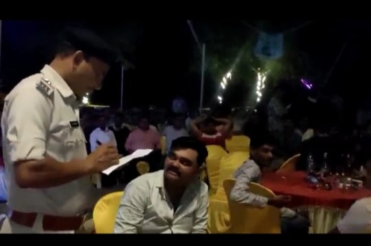 Rangali Oli party in water park in Madhya Pradesh, women from Nagpur | मध्य प्रदेशातील वॉटर पार्कमध्ये रंगली ओली पार्टी, महिला नागपूरच्या Rangali Oli party in water park in Madhya Pradesh, women from Nagpur | मध्य प्रदेशातील वॉटर पार्कमध्ये रंगली ओली पार्टी, महिला नागपूरच्या