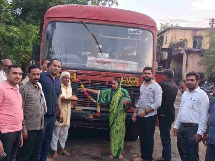 Ashadhi Wari 2024 more than five thousand warkari people reached Pandharpur by 113 ST buses | पांडुरंगाच्या भेटीला 'लालपरी' तत्पर! ११३ एसटी बसेसने पोहोचले पाच हजारांपेक्षाही वारकरी Ashadhi Wari 2024 more than five thousand warkari people reached Pandharpur by 113 ST buses | पांडुरंगाच्या भेटीला 'लालपरी' तत्पर! ११३ एसटी बसेसने पोहोचले पाच हजारांपेक्षाही वारकरी