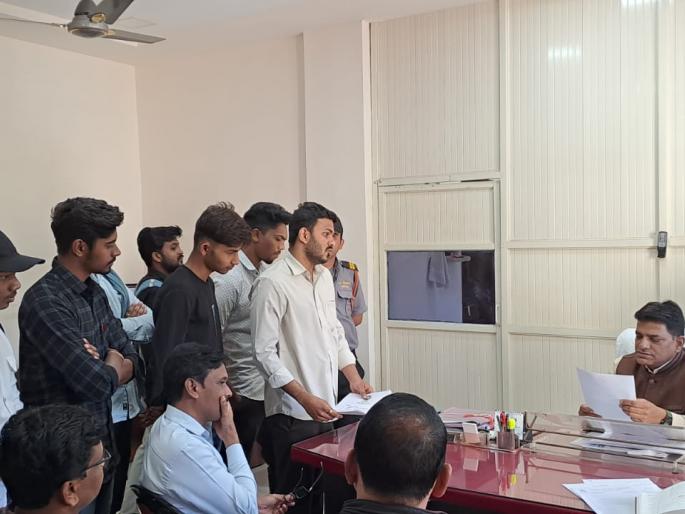 Yuva Senas warning of protest to university administration | विद्यापीठात पंधरा दिवसात लोकपाल नियुक्त करा; युवासेनेचा विद्यापीठ प्रशासनाला आंदोलनाचा इशारा Yuva Senas warning of protest to university administration | विद्यापीठात पंधरा दिवसात लोकपाल नियुक्त करा; युवासेनेचा विद्यापीठ प्रशासनाला आंदोलनाचा इशारा