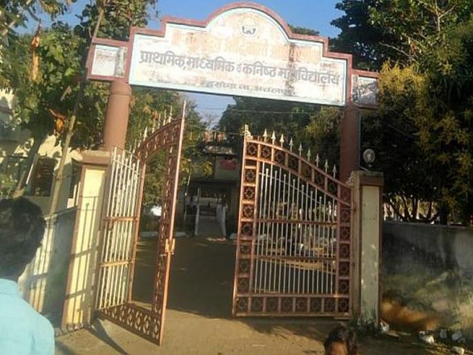 Death of tribal girl: Suspension of two the Superintendents of Mhasona Ashramshala | आदिवासी मुलीचे मृत्यूप्रकरण : म्हसोना आश्रमशाळेतील दोन्ही अधीक्षक निलंबित Death of tribal girl: Suspension of two the Superintendents of Mhasona Ashramshala | आदिवासी मुलीचे मृत्यूप्रकरण : म्हसोना आश्रमशाळेतील दोन्ही अधीक्षक निलंबित